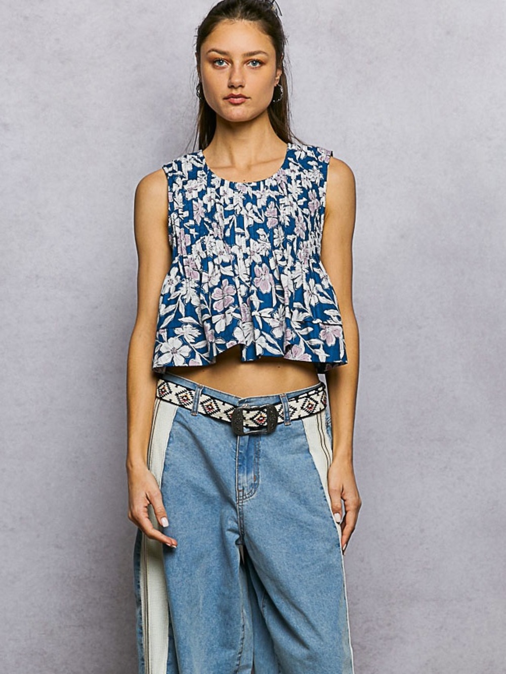 🩵Hello Gorgeous! POL Floral Round Neck Cropped Pintuck Tank - Picture 5 of 11